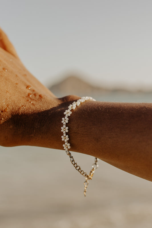 The GOLD Summer Daisy Bracelet